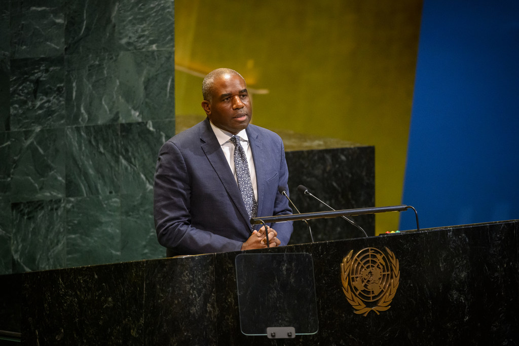El secretario de Relaciones Exteriores del Reino Unido, David Lammy, se dirige a la conferencia de alto nivel sobre la solución de dos Estados.